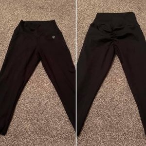 Black butt lifting crop leggings activewear